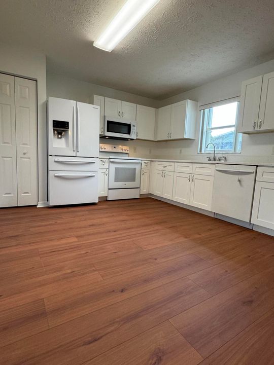 For Sale: $145,000 (2 beds, 2 baths, 1135 Square Feet)