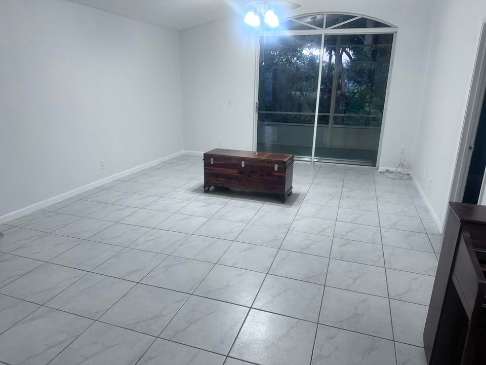 Activo con contrato: $409,000 (3 camas, 2 baños, 1579 Pies cuadrados)