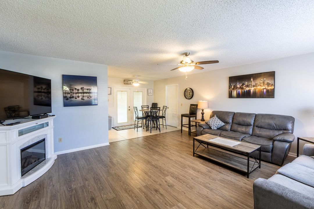 Active With Contract: $1,950 (2 beds, 1 baths, 900 Square Feet)