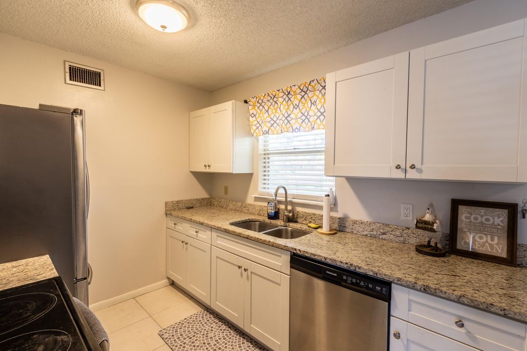 Active With Contract: $1,950 (2 beds, 1 baths, 900 Square Feet)