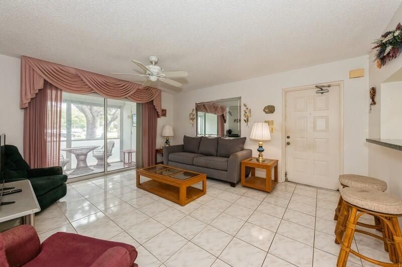 For Sale: $207,800 (2 beds, 2 baths, 1018 Square Feet)