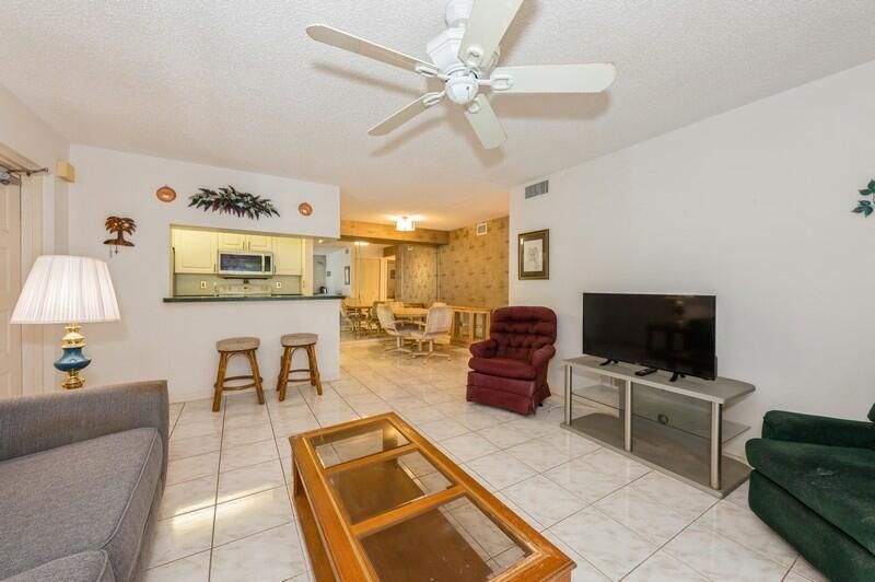 For Sale: $207,800 (2 beds, 2 baths, 1018 Square Feet)