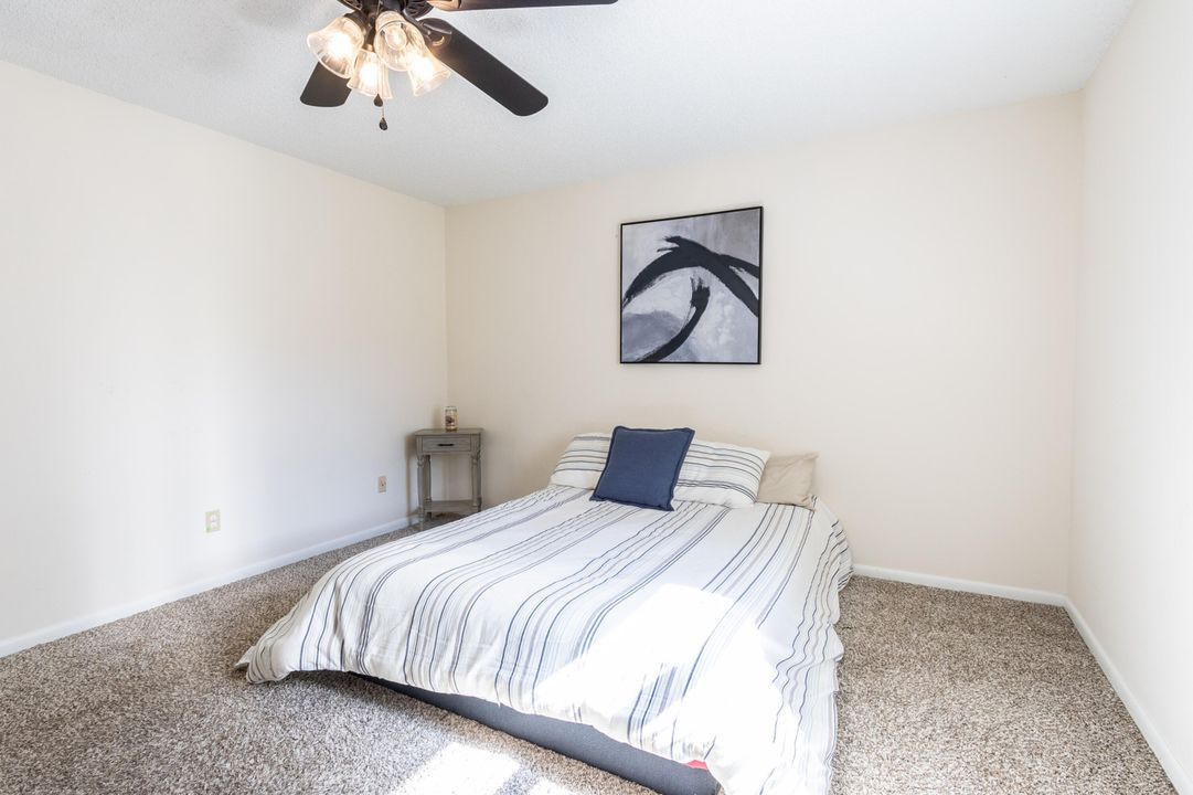 Active With Contract: $1,950 (2 beds, 1 baths, 900 Square Feet)