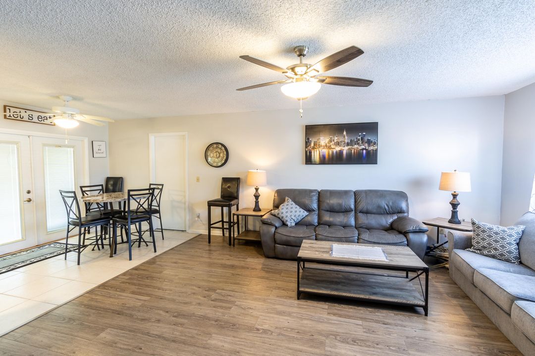 Active With Contract: $1,950 (2 beds, 1 baths, 900 Square Feet)