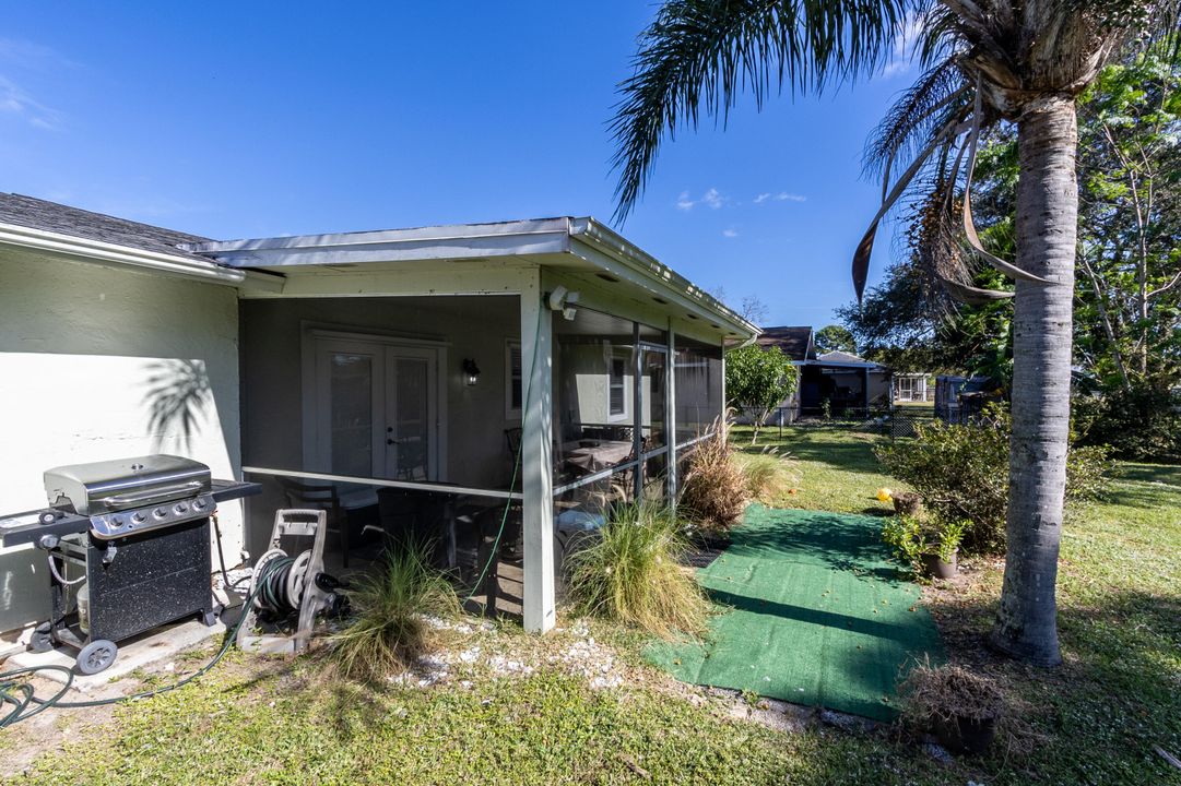 Active With Contract: $1,950 (2 beds, 1 baths, 900 Square Feet)