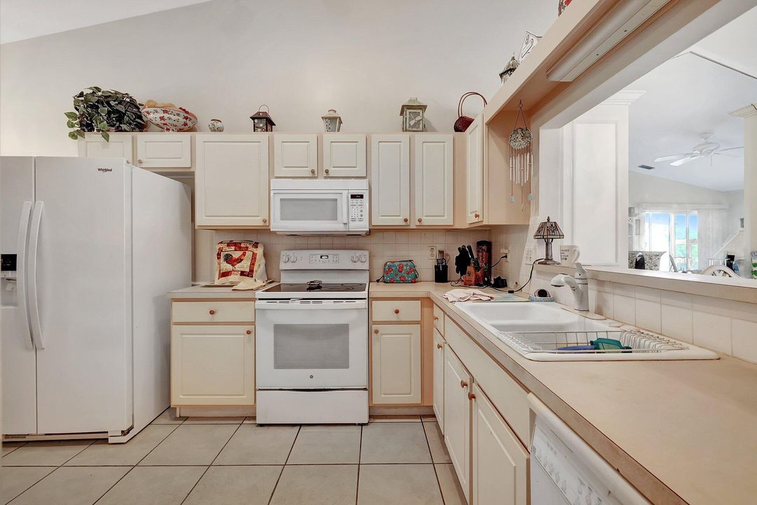 For Sale: $390,000 (2 beds, 2 baths, 1343 Square Feet)