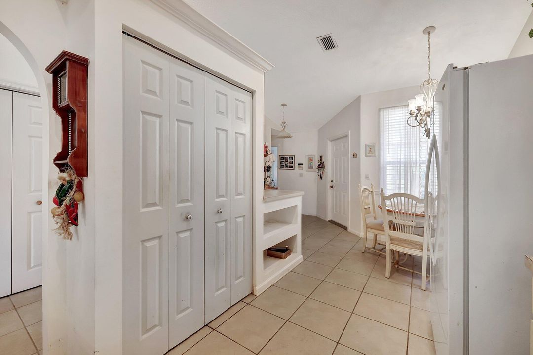 For Sale: $390,000 (2 beds, 2 baths, 1343 Square Feet)