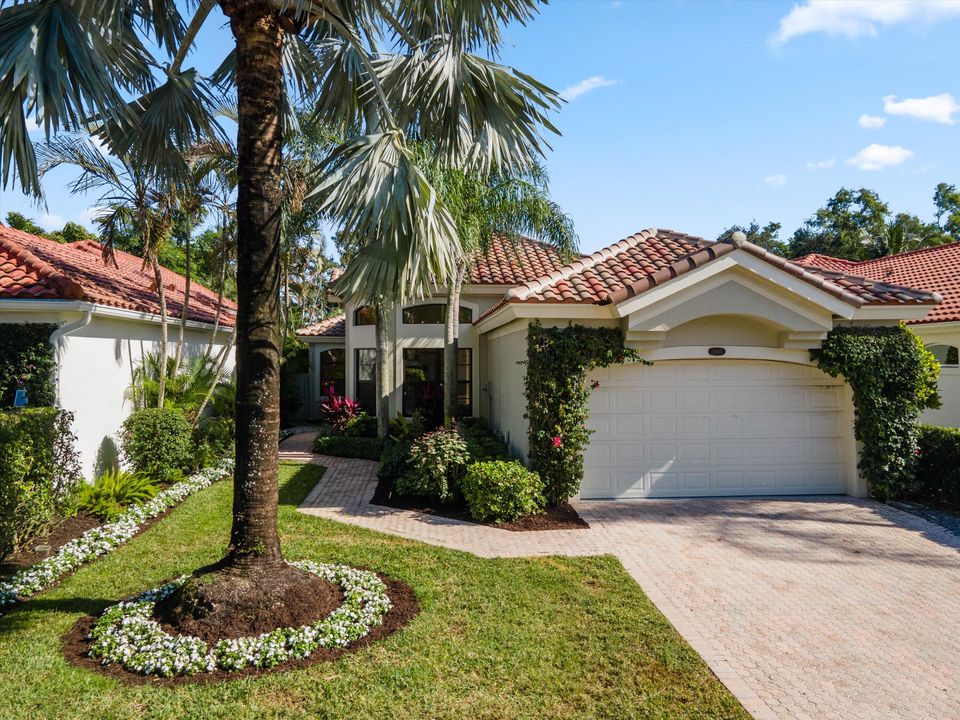 For Sale: $2,475,000 (3 beds, 2 baths, 1822 Square Feet)