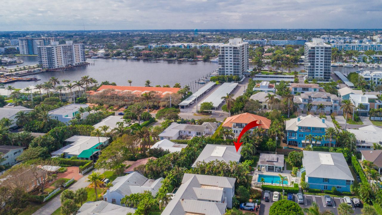 For Sale: $860,000 (2 beds, 2 baths, 1093 Square Feet)