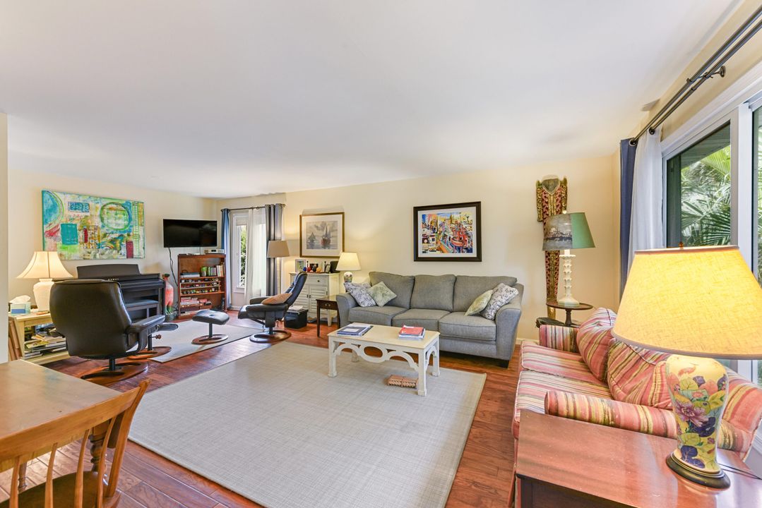 For Sale: $860,000 (2 beds, 2 baths, 1093 Square Feet)