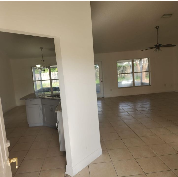 For Rent: $2,195 (4 beds, 2 baths, 1733 Square Feet)