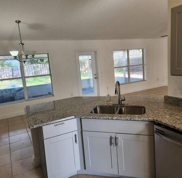 For Rent: $2,195 (4 beds, 2 baths, 1733 Square Feet)