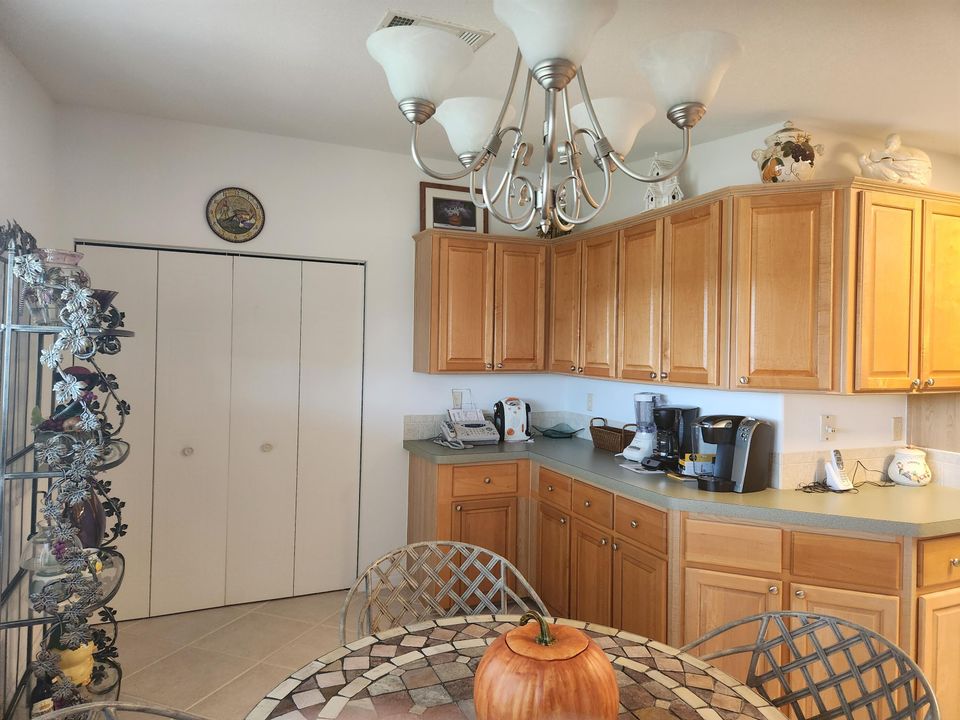 For Sale: $224,900 (2 beds, 2 baths, 1726 Square Feet)