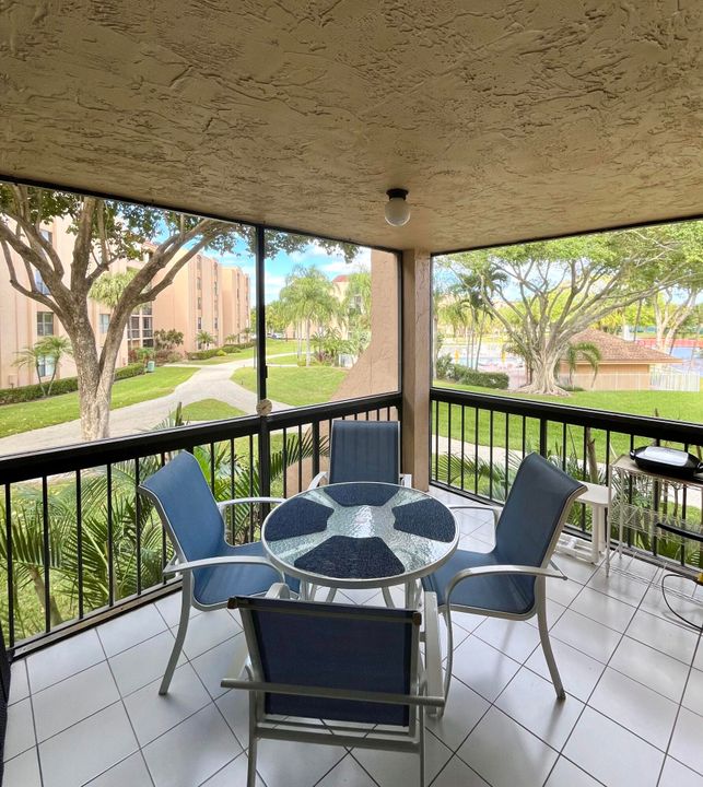 For Sale: $397,500 (2 beds, 2 baths, 1290 Square Feet)