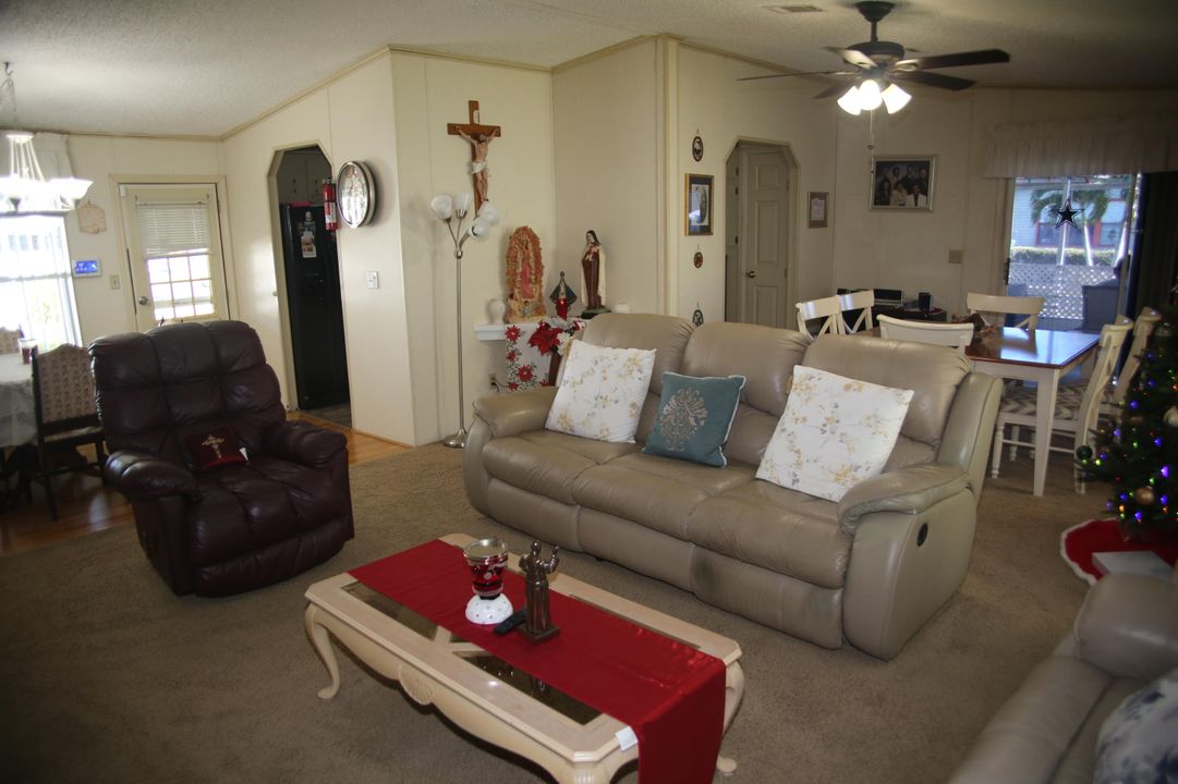 For Sale: $110,000 (2 beds, 2 baths, 1120 Square Feet)