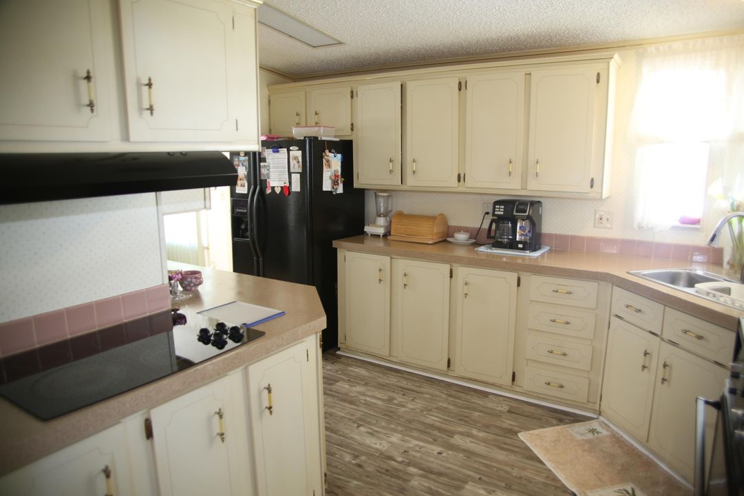 For Sale: $110,000 (2 beds, 2 baths, 1120 Square Feet)