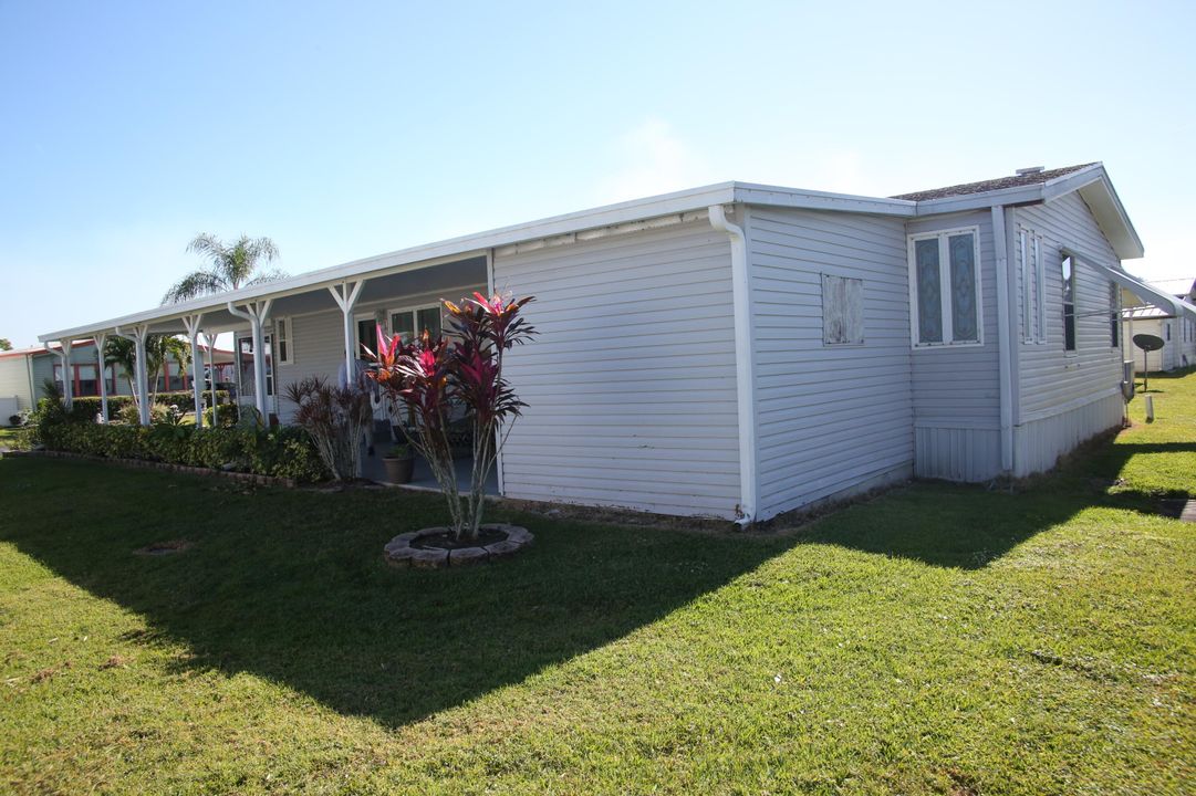 For Sale: $110,000 (2 beds, 2 baths, 1120 Square Feet)