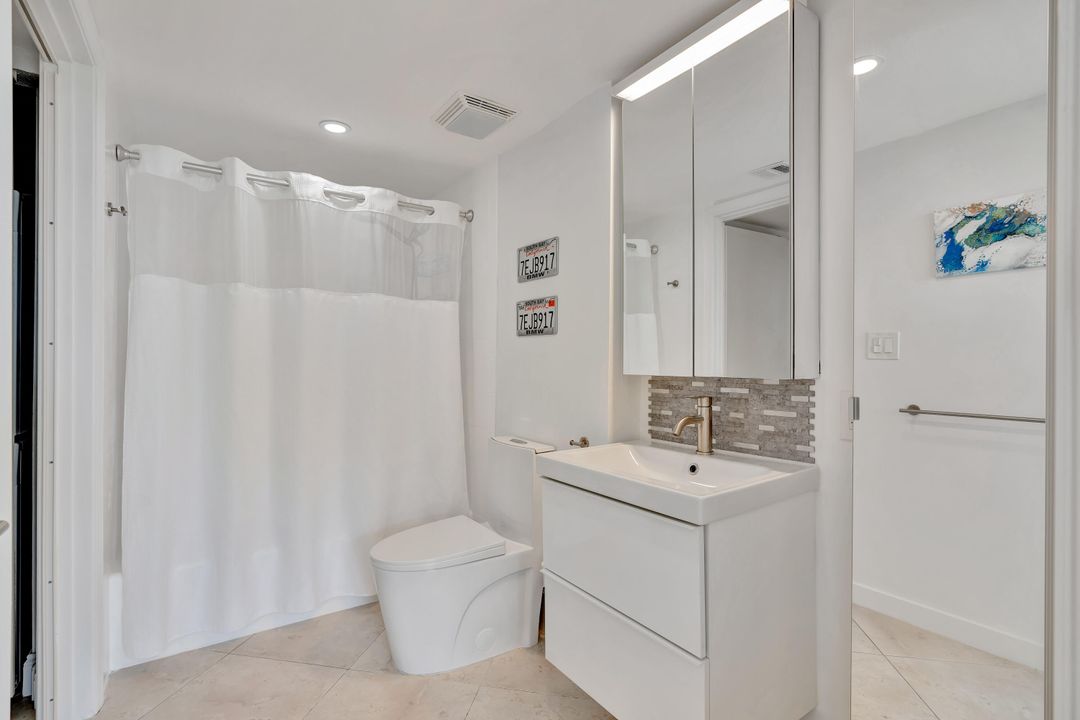 For Sale: $334,900 (1 beds, 1 baths, 662 Square Feet)