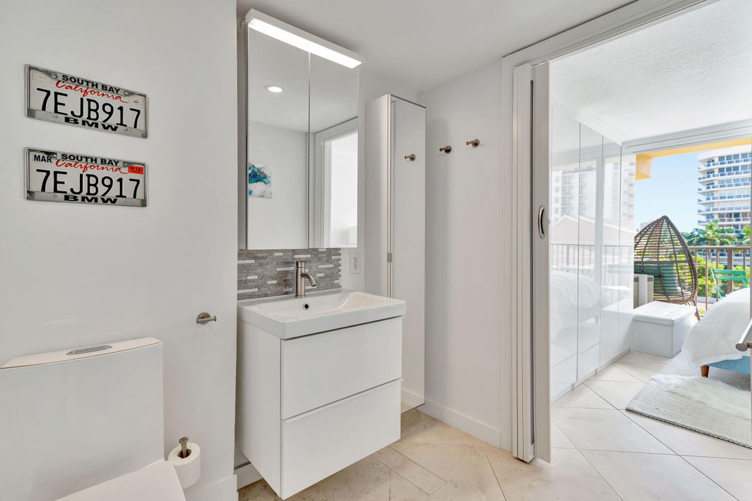 For Sale: $334,900 (1 beds, 1 baths, 662 Square Feet)