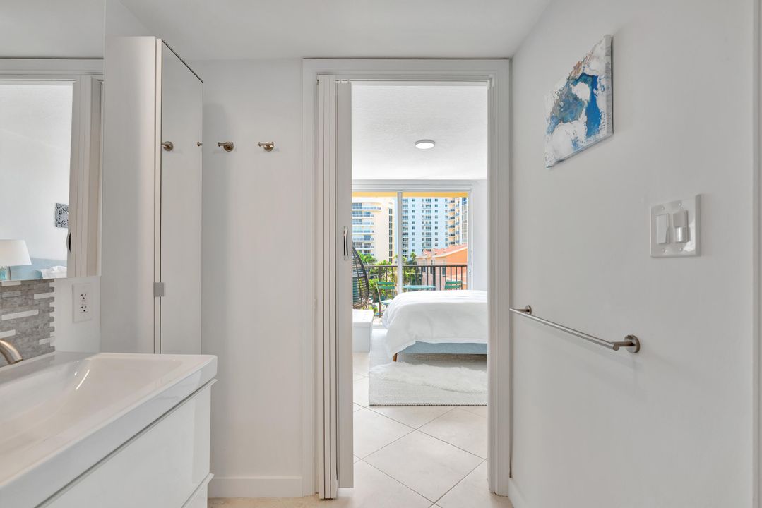 For Sale: $334,900 (1 beds, 1 baths, 662 Square Feet)