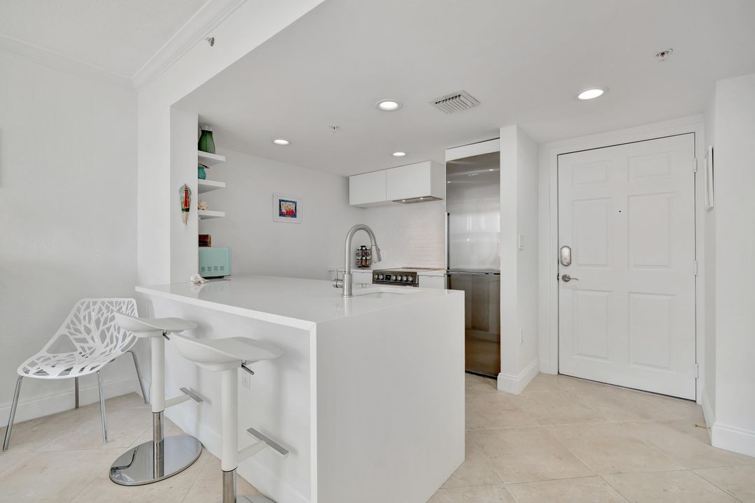 For Sale: $334,900 (1 beds, 1 baths, 662 Square Feet)