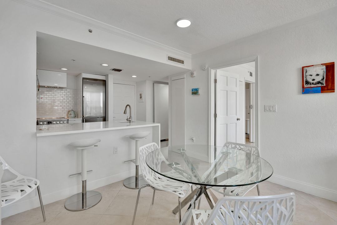 For Sale: $334,900 (1 beds, 1 baths, 662 Square Feet)