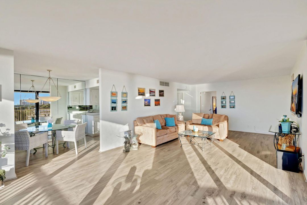 For Sale: $465,000 (2 beds, 2 baths, 1330 Square Feet)