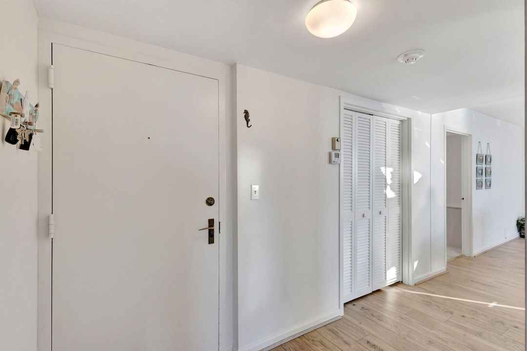 For Sale: $465,000 (2 beds, 2 baths, 1330 Square Feet)