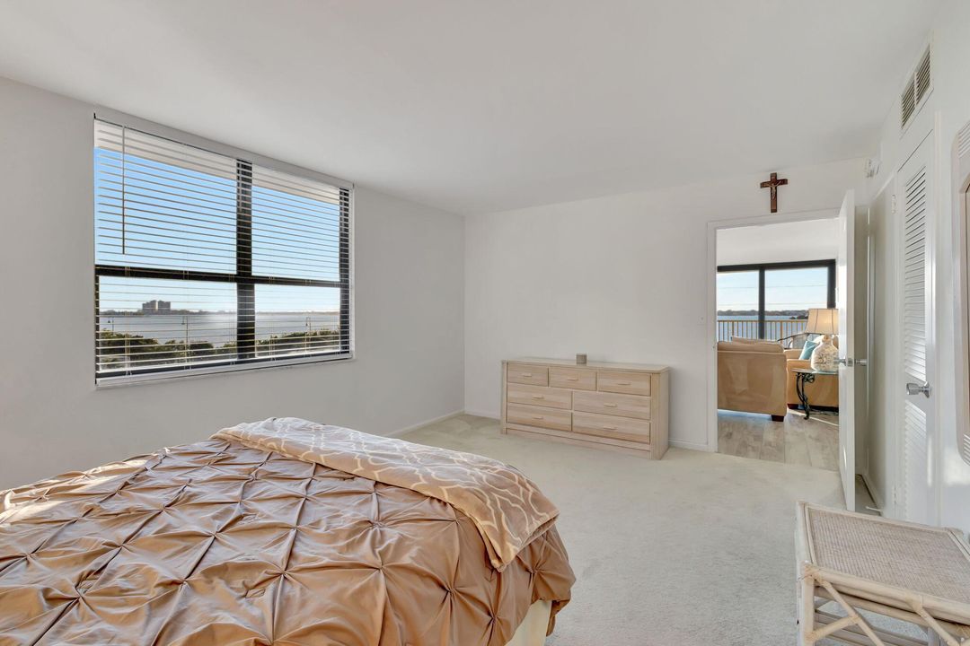 For Sale: $465,000 (2 beds, 2 baths, 1330 Square Feet)