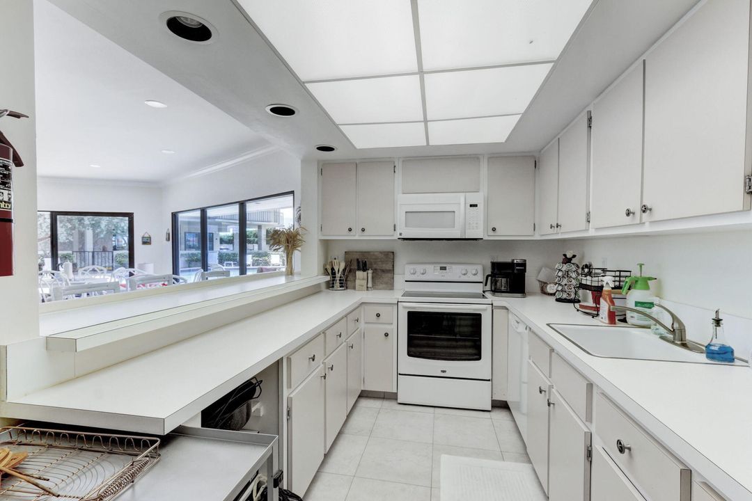 For Sale: $465,000 (2 beds, 2 baths, 1330 Square Feet)