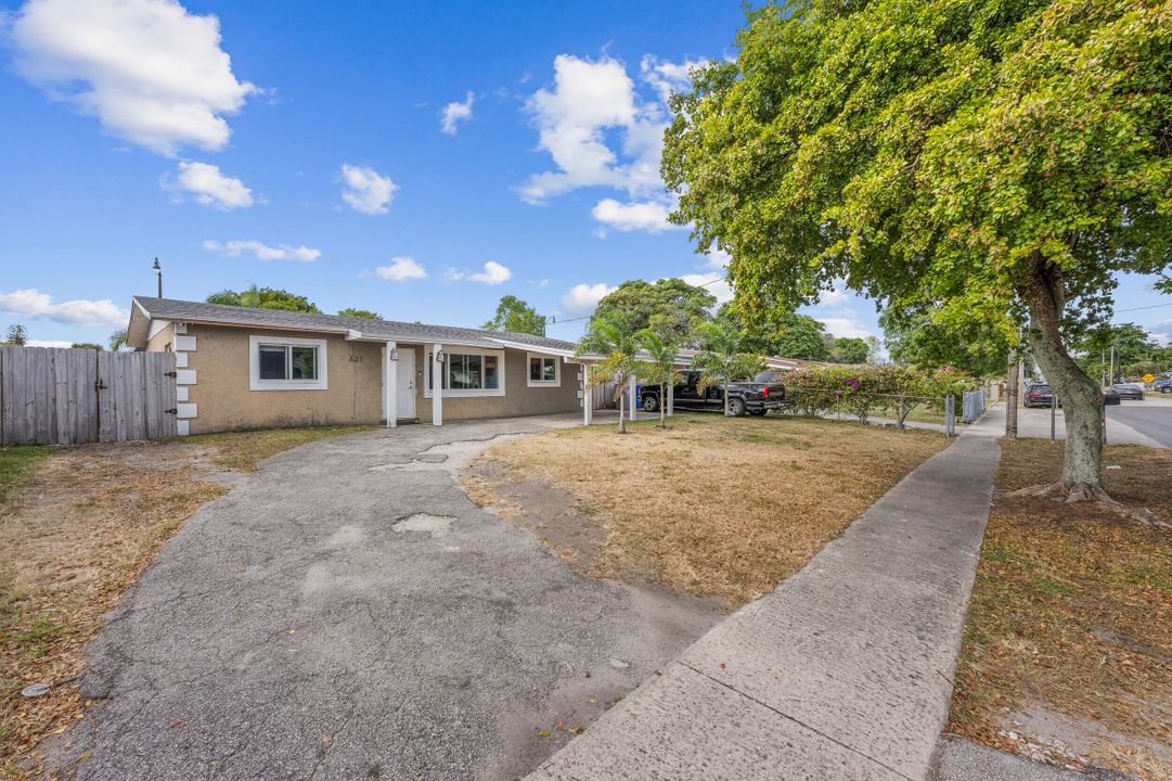 For Sale: $419,000 (3 beds, 2 baths, 1394 Square Feet)