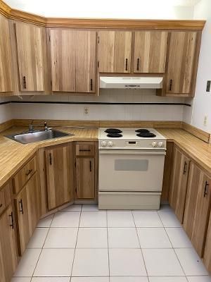 Active With Contract: $1,350 (1 beds, 1 baths, 818 Square Feet)