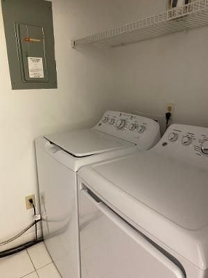 Active With Contract: $1,350 (1 beds, 1 baths, 818 Square Feet)