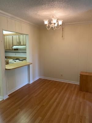 Active With Contract: $1,350 (1 beds, 1 baths, 818 Square Feet)