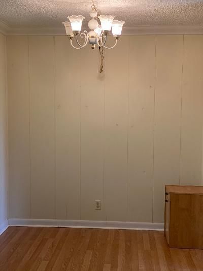 Active With Contract: $1,350 (1 beds, 1 baths, 818 Square Feet)