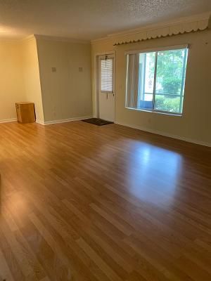 Active With Contract: $1,350 (1 beds, 1 baths, 818 Square Feet)