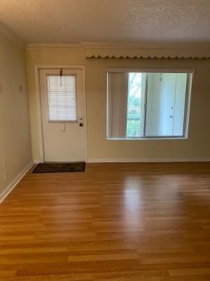 Active With Contract: $1,350 (1 beds, 1 baths, 818 Square Feet)