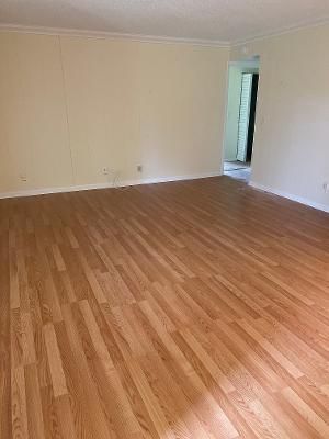 Active With Contract: $1,350 (1 beds, 1 baths, 818 Square Feet)