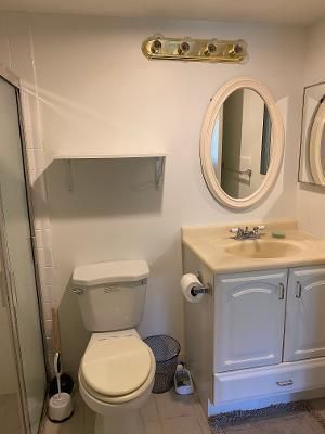 Active With Contract: $1,350 (1 beds, 1 baths, 818 Square Feet)