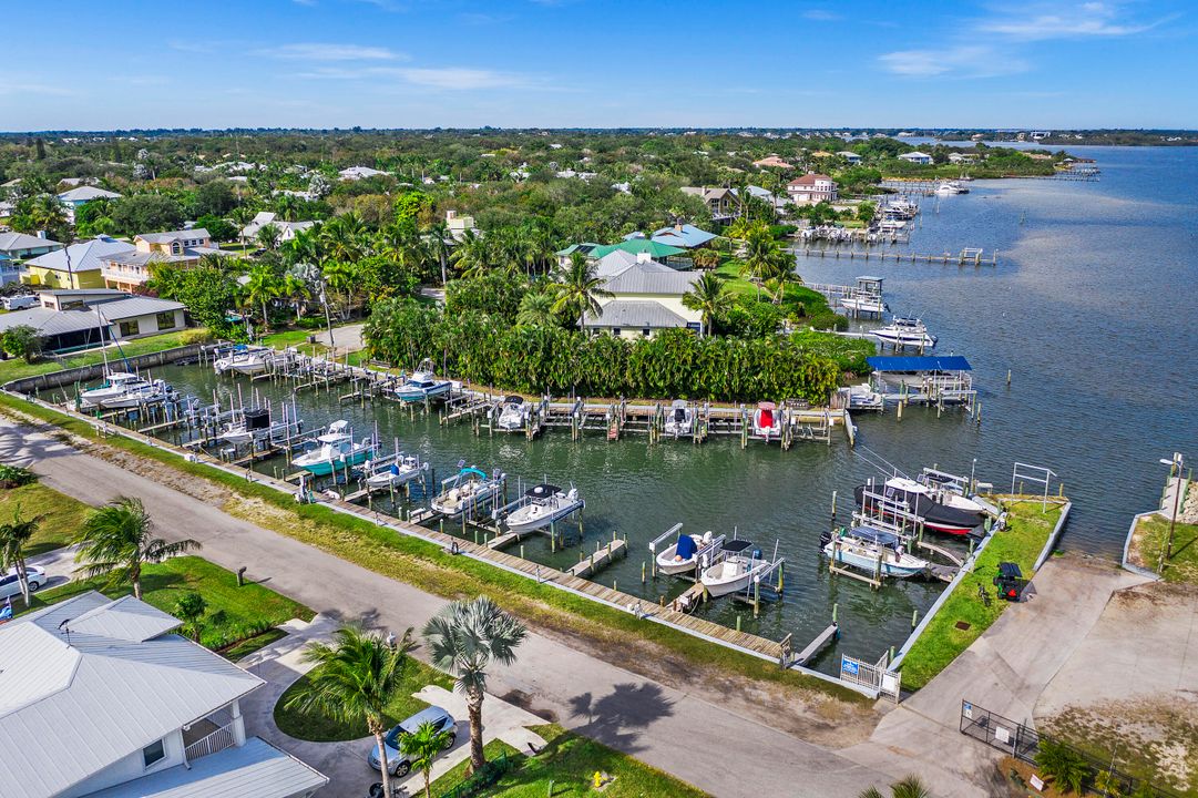 For Sale: $1,295,000 (3 beds, 2 baths, 1739 Square Feet)