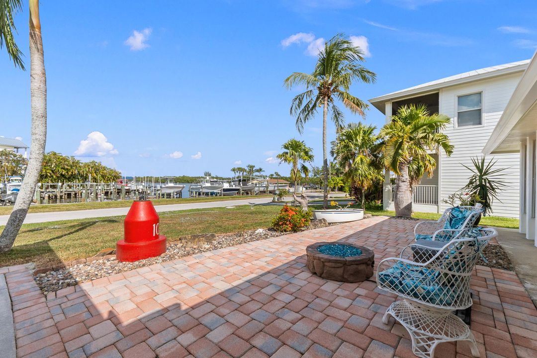 For Sale: $1,295,000 (3 beds, 2 baths, 1739 Square Feet)