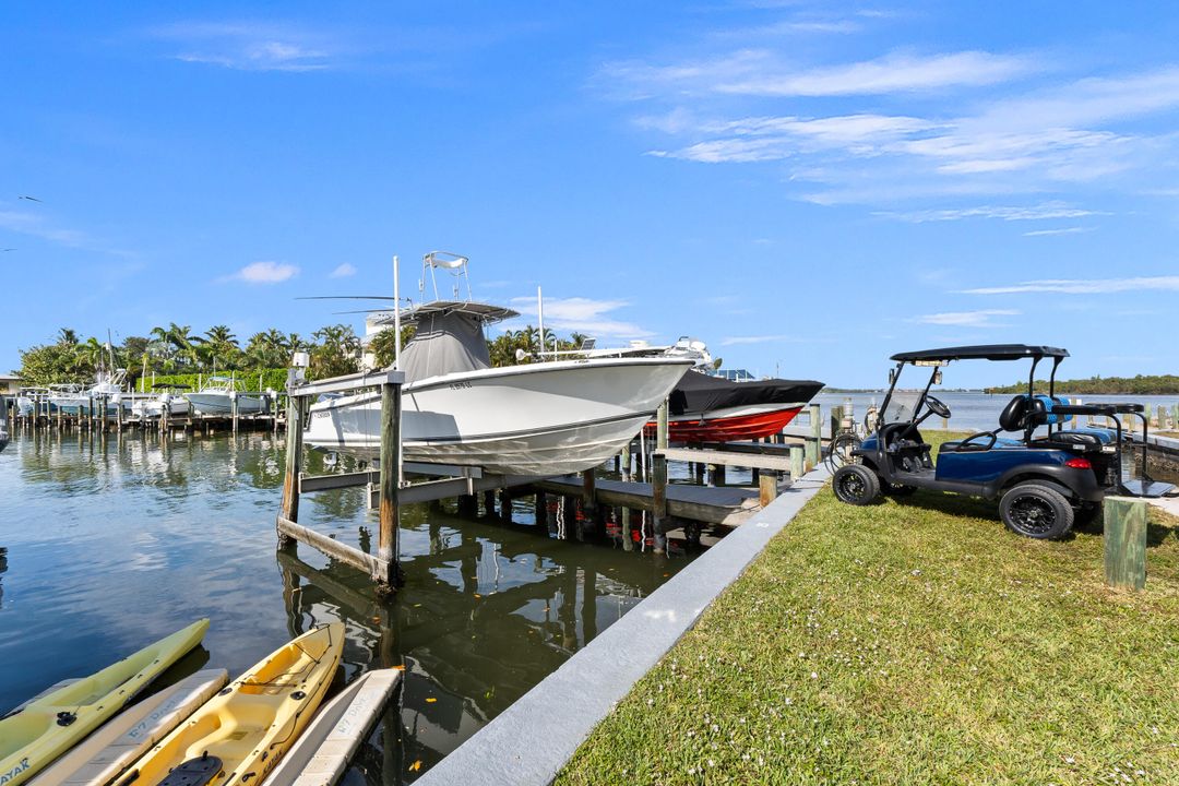 For Sale: $1,295,000 (3 beds, 2 baths, 1739 Square Feet)