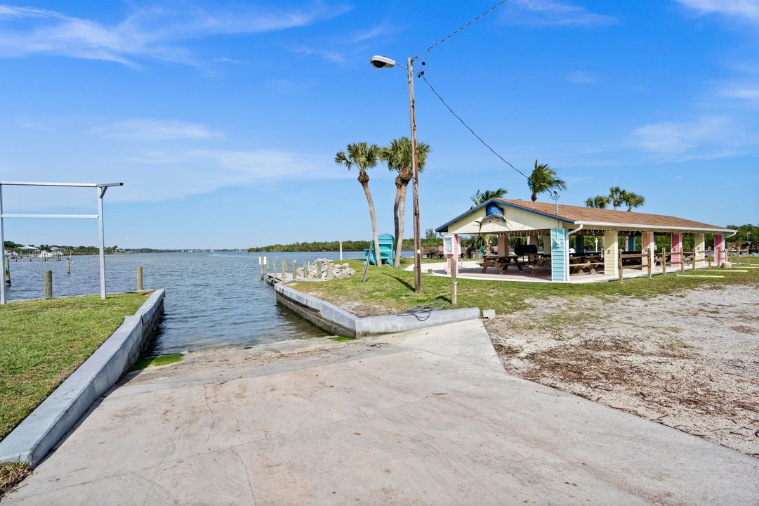 For Sale: $1,295,000 (3 beds, 2 baths, 1739 Square Feet)