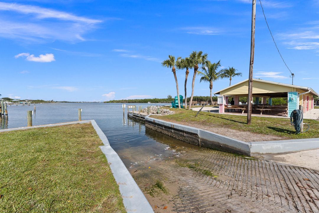 For Sale: $1,295,000 (3 beds, 2 baths, 1739 Square Feet)