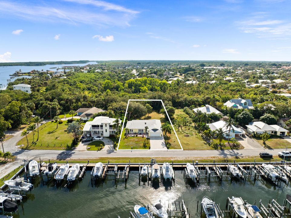 For Sale: $1,295,000 (3 beds, 2 baths, 1739 Square Feet)