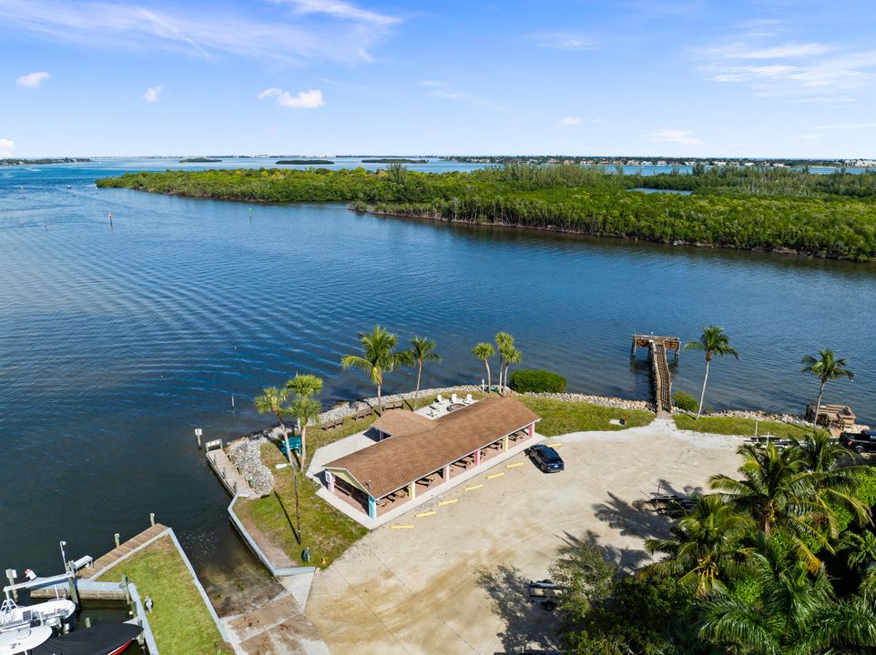 For Sale: $1,295,000 (3 beds, 2 baths, 1739 Square Feet)