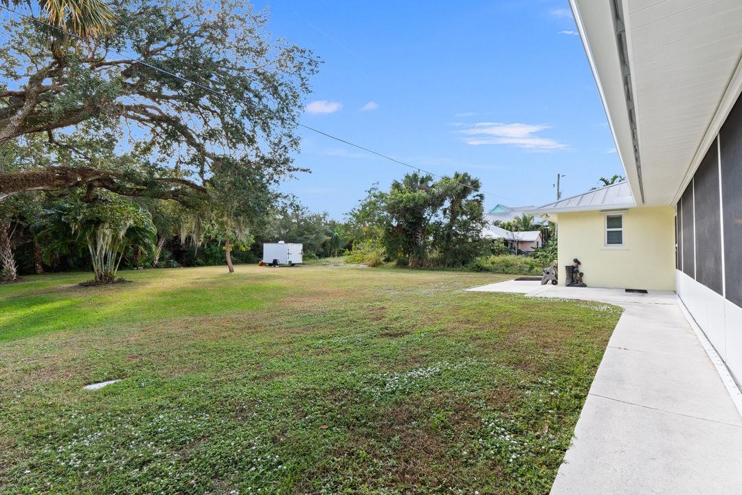 For Sale: $1,295,000 (3 beds, 2 baths, 1739 Square Feet)