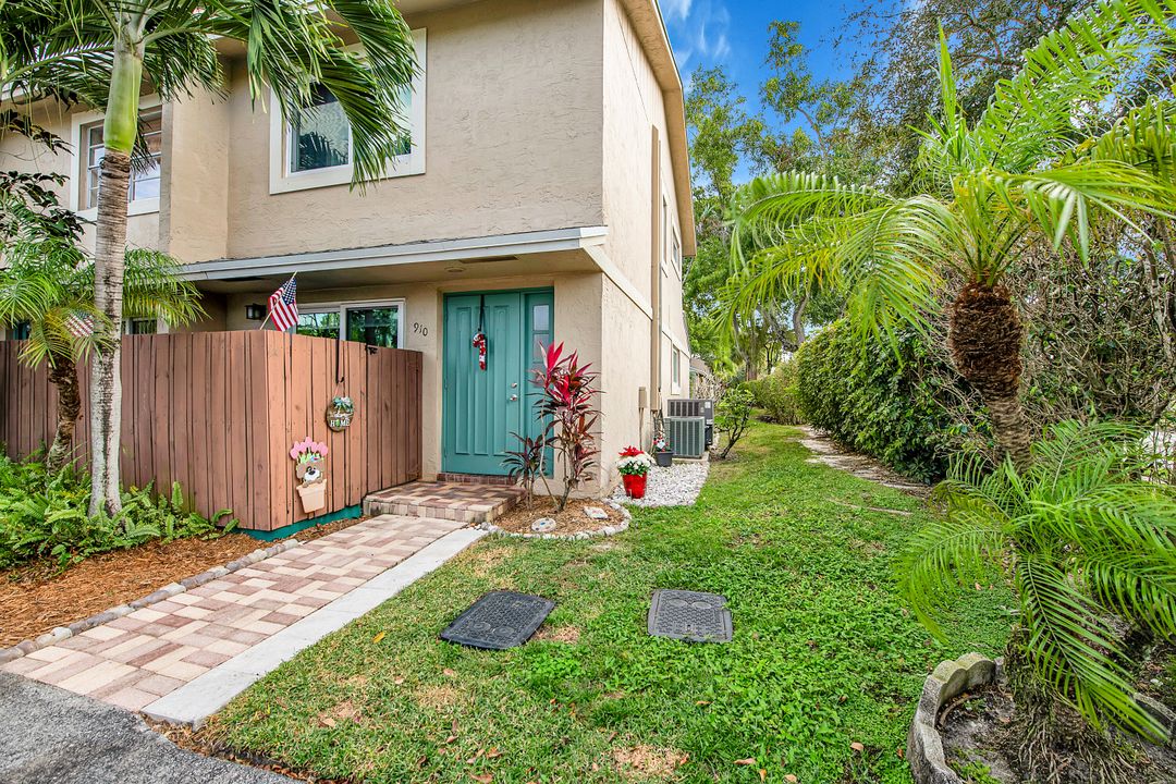 For Sale: $354,500 (2 beds, 1 baths, 1224 Square Feet)