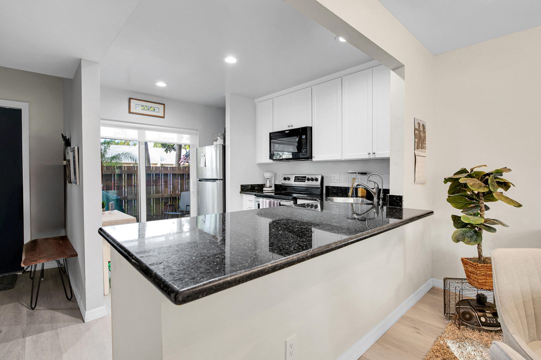 For Sale: $354,500 (2 beds, 1 baths, 1224 Square Feet)