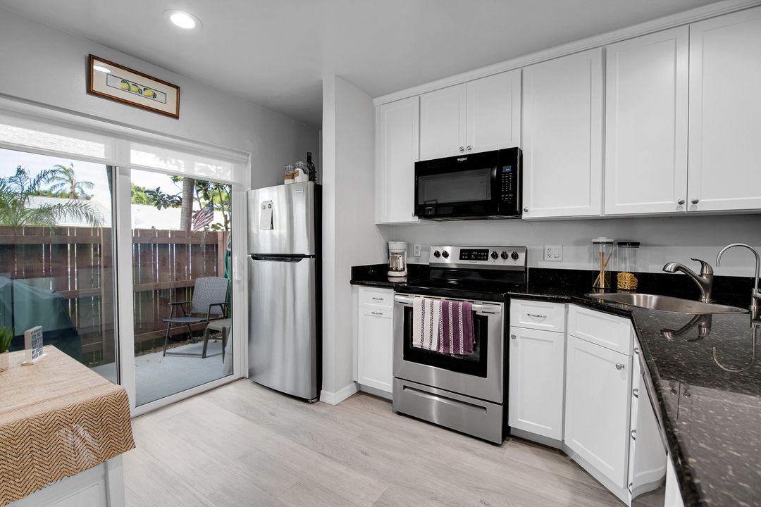 For Sale: $354,500 (2 beds, 1 baths, 1224 Square Feet)